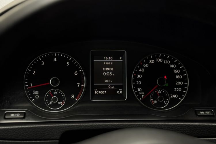 Used Volkswagen Multivan 2012 2.0 TSI Two-Wheel-Drive Luxury Edition Odometer Close Up