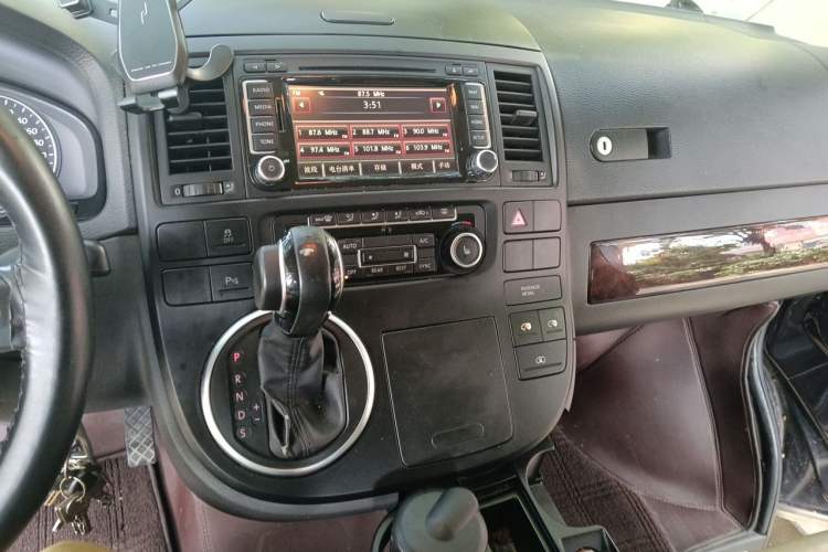 Used Volkswagen Multivan 2014 2.0 TSI Four-Wheel-Drive Executive Edition Audio And AC Panel