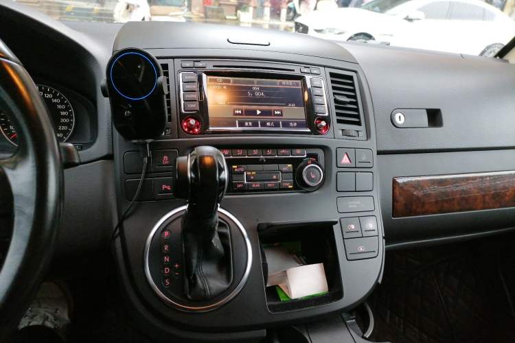Used Volkswagen Multivan 2014 2.0 TSI Four-Wheel-Drive Executive Edition Audio And AC Panel