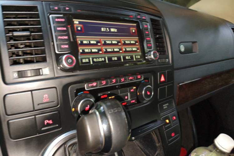 Used Volkswagen Multivan  Audio And AC Panel