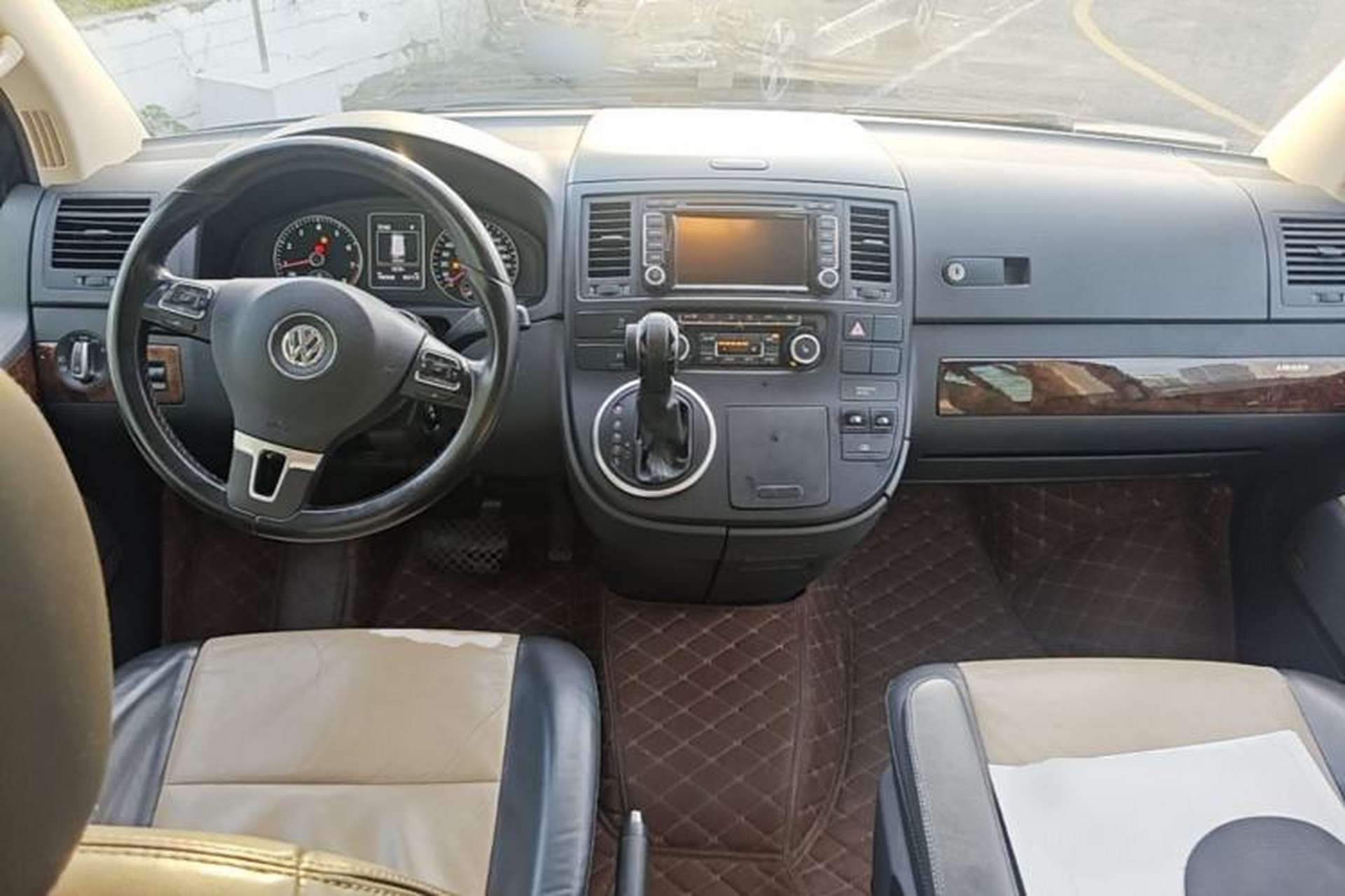 Used Volkswagen Multivan 2014 2.0 TSI Four-Wheel-Drive Executive Edition Center Console