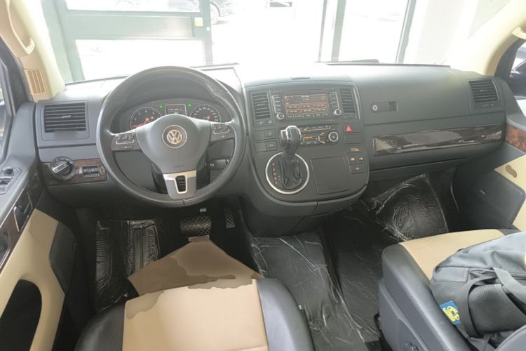 Used Volkswagen Multivan 2014 2.0 TSI Four-Wheel-Drive Executive Edition Center Console