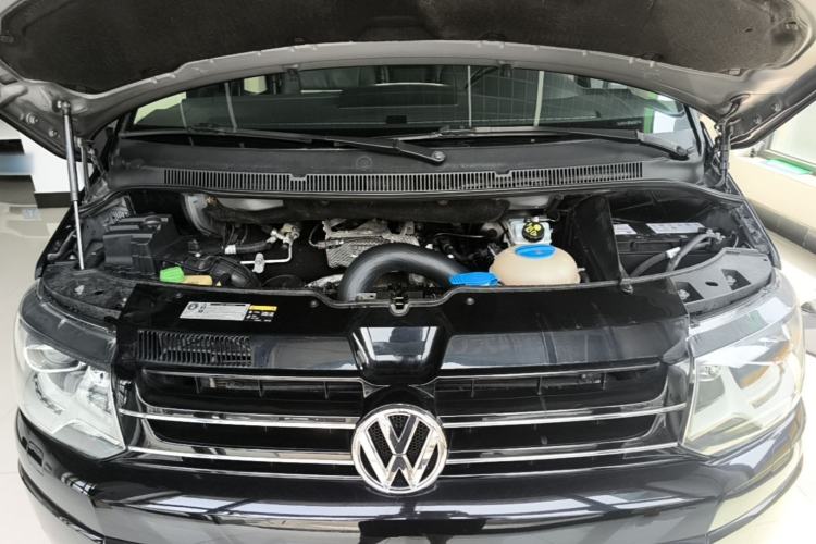 Used Volkswagen Multivan 2014 2.0 TSI Four-Wheel-Drive Executive Edition Engine Bay