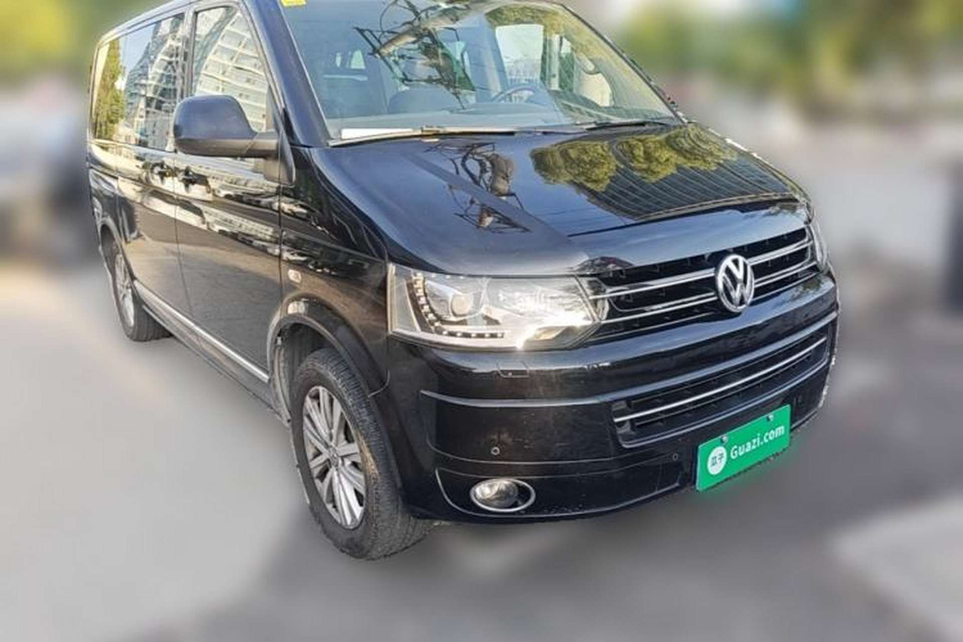 Used Volkswagen Multivan 2014 2.0 TSI Four-Wheel-Drive Executive Edition Front Right 45 Deg