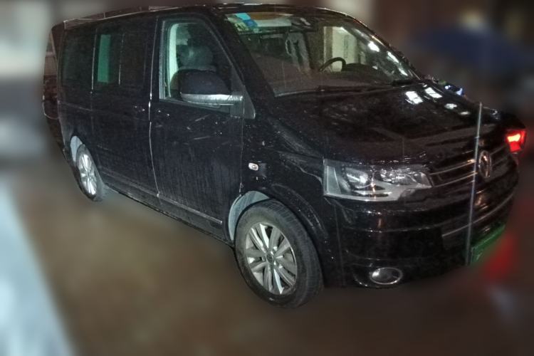 Used Volkswagen Multivan 2014 2.0 TSI Four-Wheel-Drive Executive Edition Front Right 45 Deg