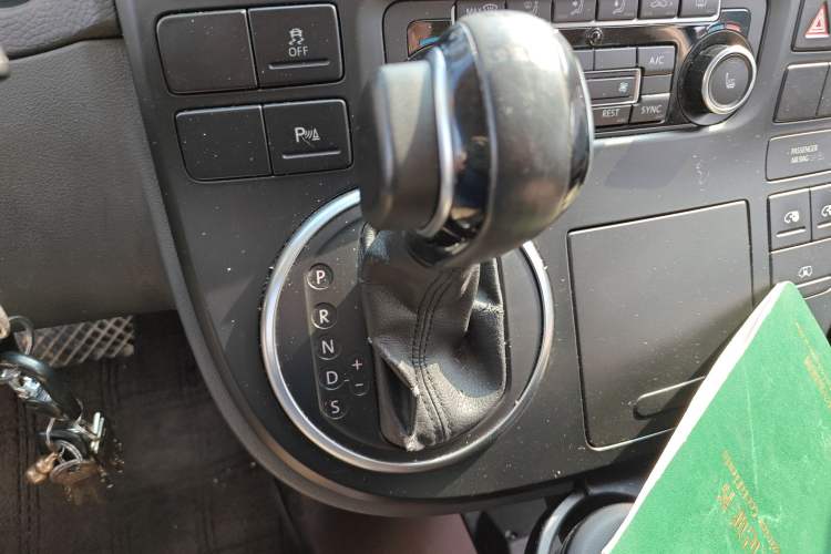 Used Volkswagen Multivan 2014 2.0 TSI Four-Wheel-Drive Executive Edition Gear Lever