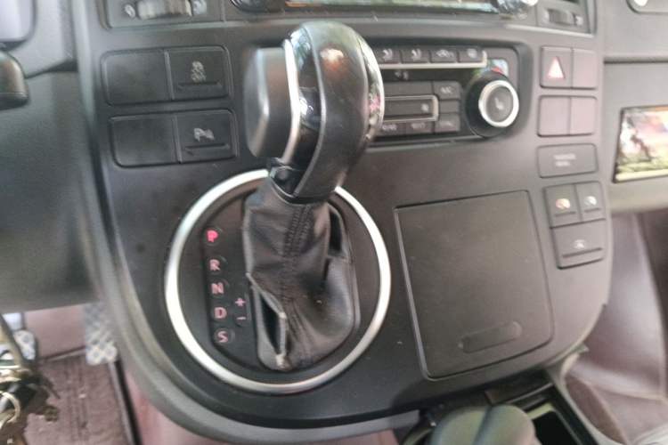 Used Volkswagen Multivan 2014 2.0 TSI Four-Wheel-Drive Executive Edition Gear Lever