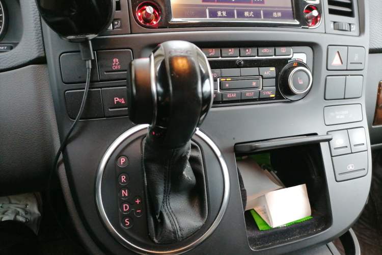 Used Volkswagen Multivan 2014 2.0 TSI Four-Wheel-Drive Executive Edition Gear Lever