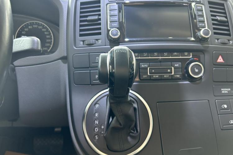 Used Volkswagen Multivan 2014 2.0 TSI Four-Wheel-Drive Executive Edition Gear Lever