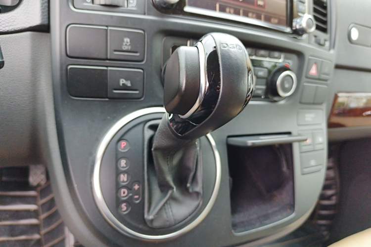 Used Volkswagen Multivan 2014 2.0 TSI Four-Wheel-Drive Executive Edition Gear Lever
