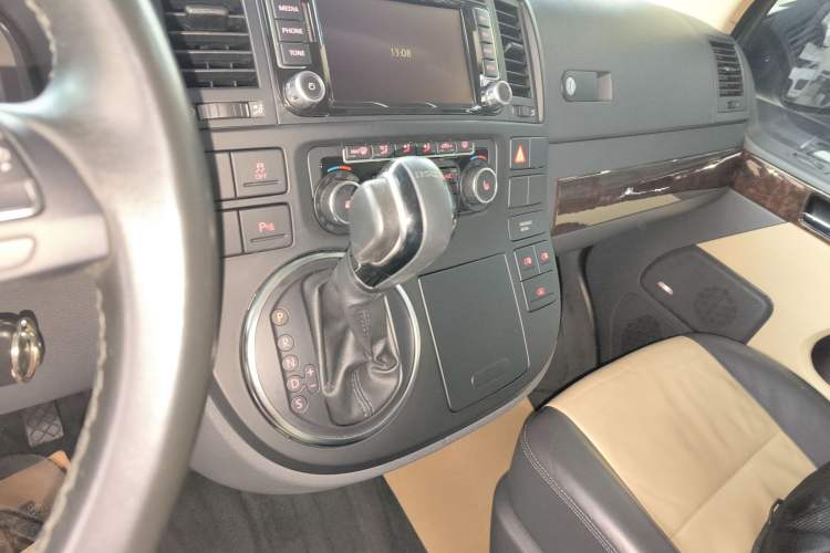 Used Volkswagen Multivan 2014 2.0 TSI Four-Wheel-Drive Executive Edition Gear Lever