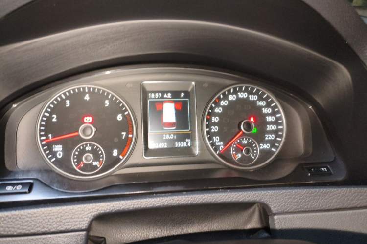 Used Volkswagen Multivan  Instrument Cluster