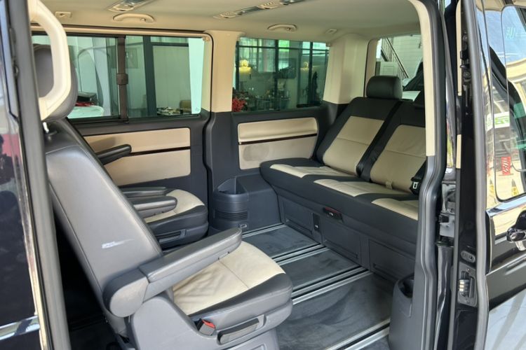 Used Volkswagen Multivan 2014 2.0 TSI Four-Wheel-Drive Executive Edition Interior 2
