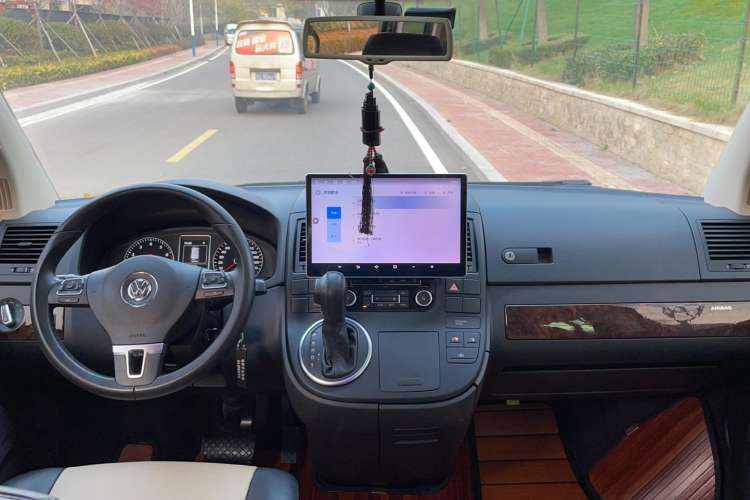 Used Volkswagen Multivan 2014 2.0 TSI Four-Wheel-Drive Executive Edition Interior 5