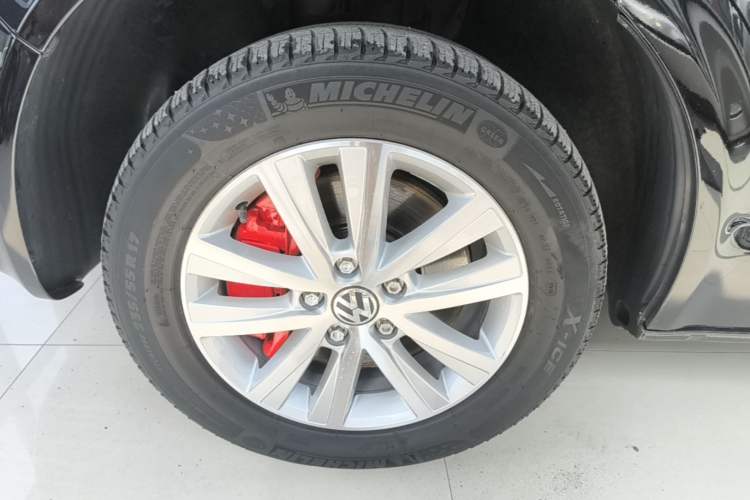 Used Volkswagen Multivan 2014 2.0 TSI Four-Wheel-Drive Executive Edition Left Front Wheel Hub