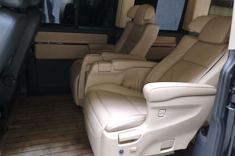 Used Volkswagen Multivan  Left Rear Seat