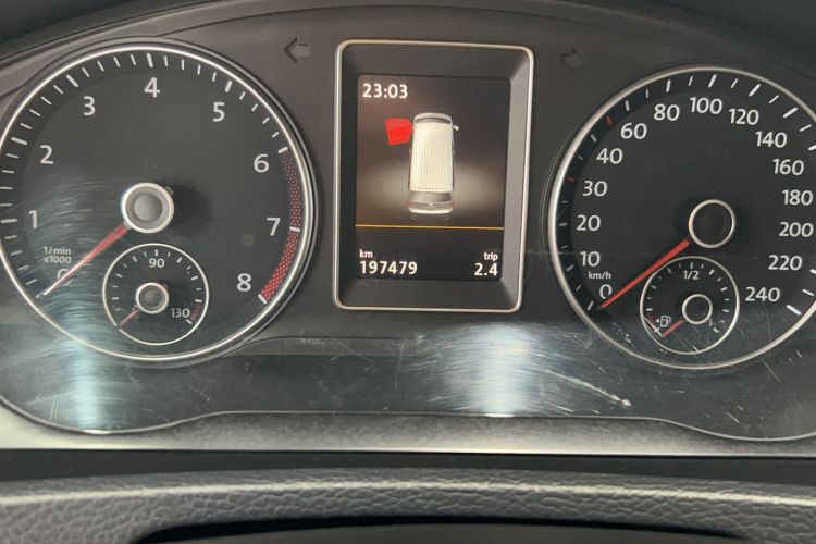 Used Volkswagen Multivan 2014 2.0 TSI Four-Wheel-Drive Executive Edition Odometer Close Up