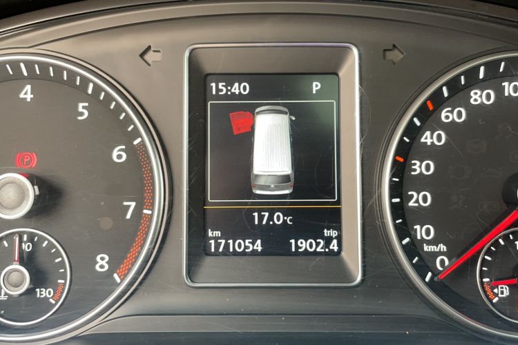 Used Volkswagen Multivan 2014 2.0 TSI Four-Wheel-Drive Executive Edition Odometer Close Up