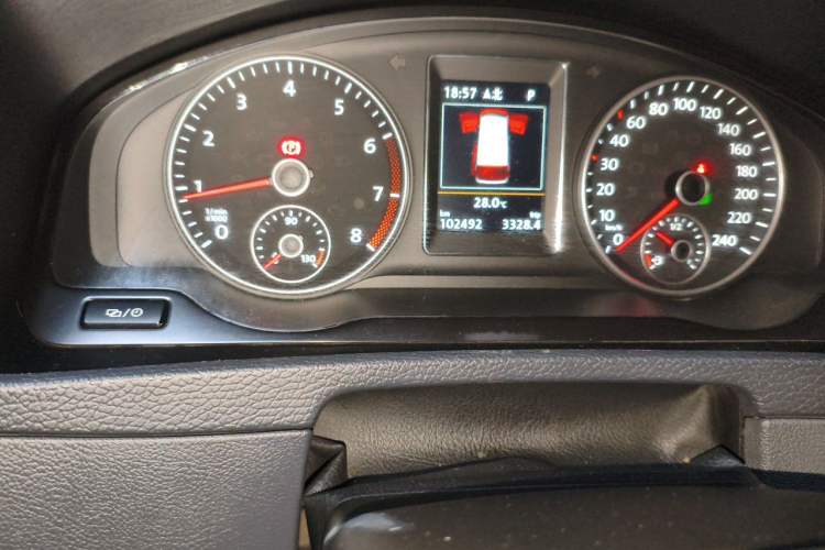 Used Volkswagen Multivan  Odometer Close Up