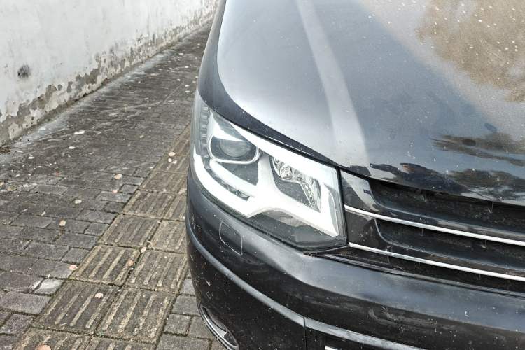 Used Volkswagen Multivan 2014 2.0 TSI Four-Wheel-Drive Executive Edition Right Front Headlight