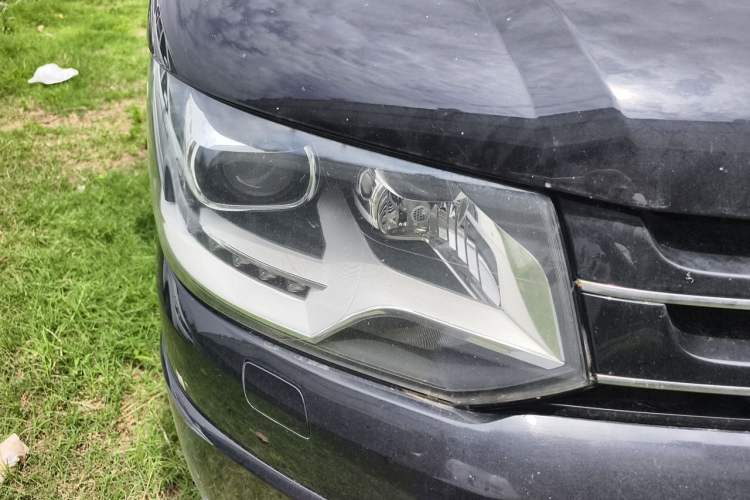 Used Volkswagen Multivan 2014 2.0 TSI Four-Wheel-Drive Executive Edition Right Front Headlight