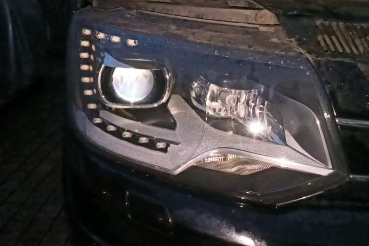 Used Volkswagen Multivan 2014 2.0 TSI Four-Wheel-Drive Executive Edition Right Front Headlight