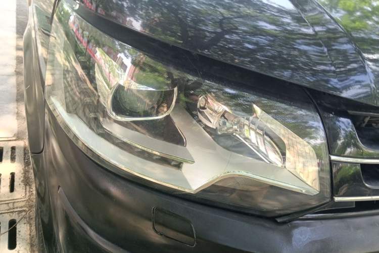 Used Volkswagen Multivan 2014 2.0 TSI Four-Wheel-Drive Executive Edition Right Front Headlight