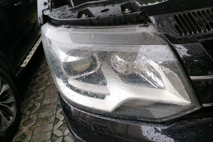 Used Volkswagen Multivan 2014 2.0 TSI Four-Wheel-Drive Executive Edition Right Front Headlight