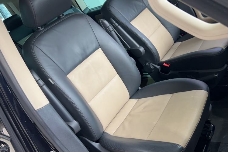 Used Volkswagen Multivan 2014 2.0 TSI Four-Wheel-Drive Executive Edition Right Front Seat