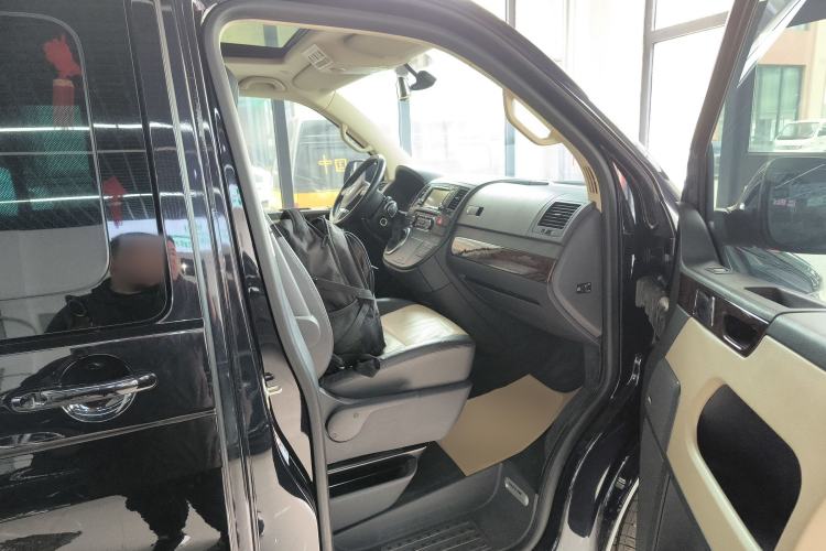 Used Volkswagen Multivan 2014 2.0 TSI Four-Wheel-Drive Executive Edition Right Front Seat