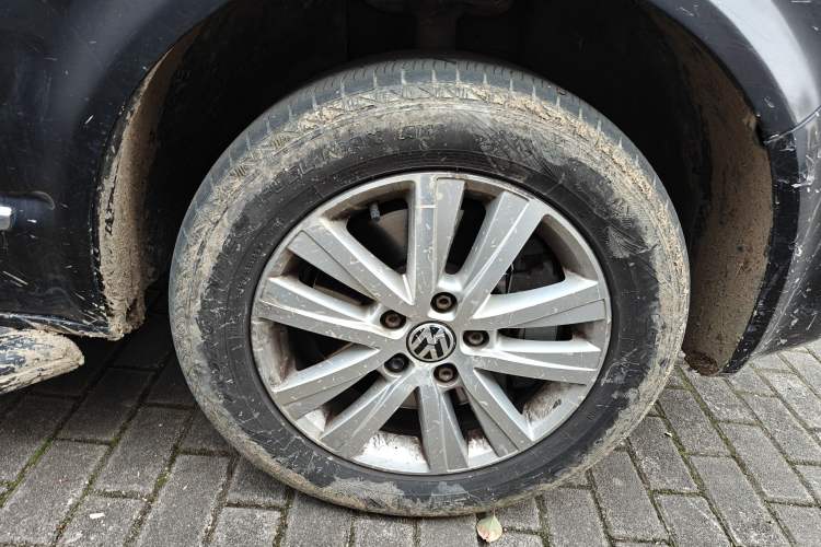 Used Volkswagen Multivan 2014 2.0 TSI Four-Wheel-Drive Executive Edition Right Front Wheel Hub