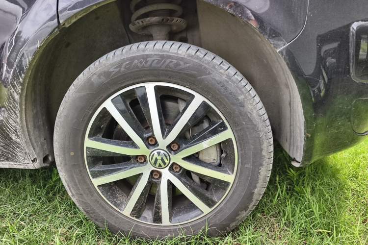 Used Volkswagen Multivan 2014 2.0 TSI Four-Wheel-Drive Executive Edition Right Front Wheel Hub