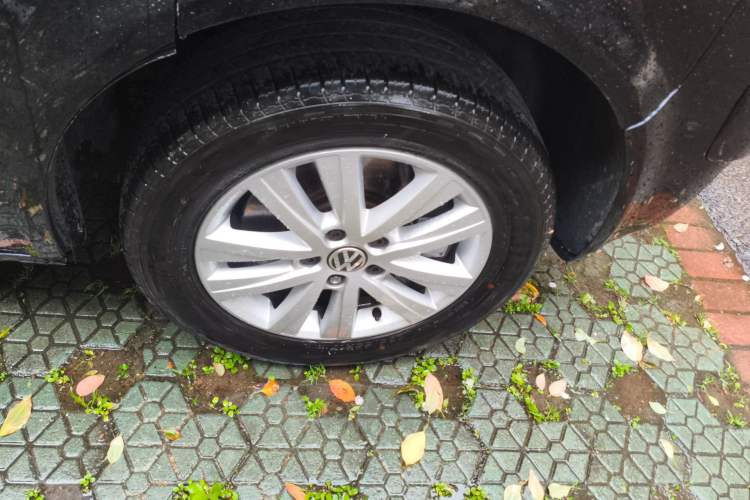 Used Volkswagen Multivan 2014 2.0 TSI Four-Wheel-Drive Executive Edition Right Front Wheel Hub