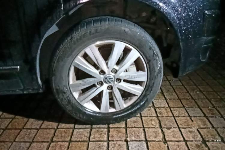Used Volkswagen Multivan 2014 2.0 TSI Four-Wheel-Drive Executive Edition Right Front Wheel Hub