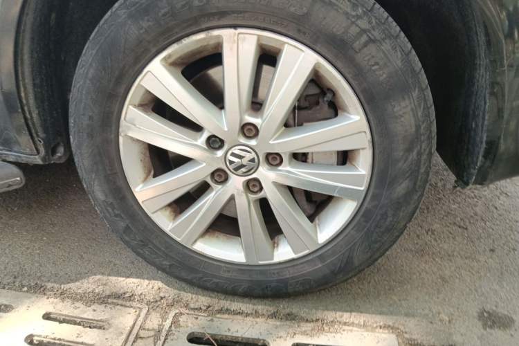 Used Volkswagen Multivan 2014 2.0 TSI Four-Wheel-Drive Executive Edition Right Front Wheel Hub
