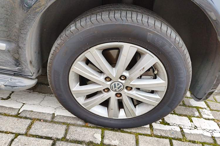 Used Volkswagen Multivan 2014 2.0 TSI Four-Wheel-Drive Executive Edition Right Front Wheel Hub