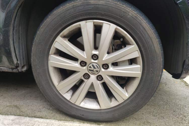 Used Volkswagen Multivan 2014 2.0 TSI Four-Wheel-Drive Executive Edition Right Front Wheel Hub