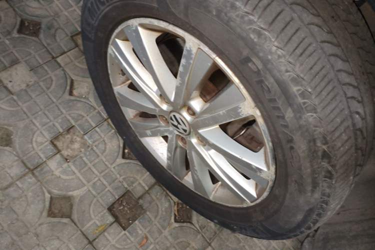 Used Volkswagen Multivan  Right Front Wheel Hub