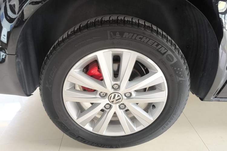 Used Volkswagen Multivan 2014 2.0 TSI Four-Wheel-Drive Executive Edition Right Rear Wheel Hub