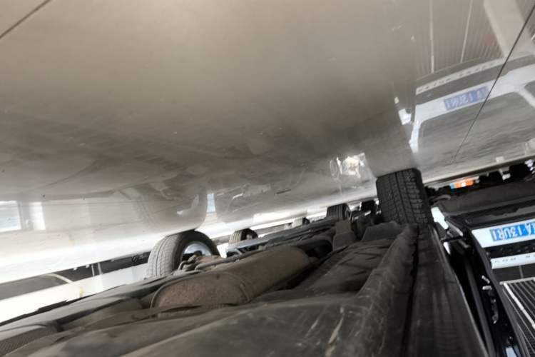 Used Volkswagen Multivan 2014 2.0 TSI Four-Wheel-Drive Executive Edition Right Side Sill
