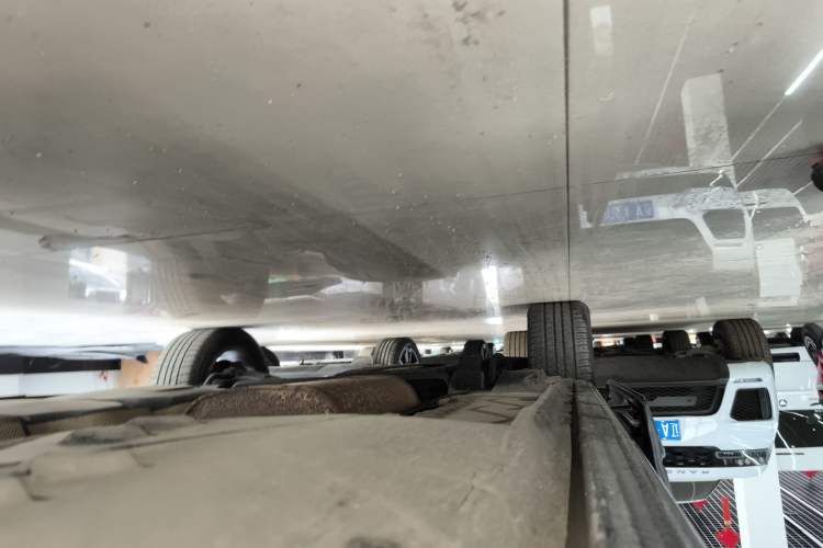 Used Volkswagen Multivan 2014 2.0 TSI Four-Wheel-Drive Executive Edition Right Side Sill