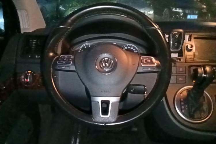 Used Volkswagen Multivan 2014 2.0 TSI Four-Wheel-Drive Executive Edition Steering Wheel