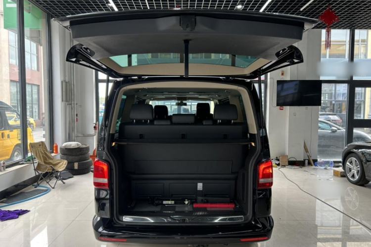 Used Volkswagen Multivan 2014 2.0 TSI Four-Wheel-Drive Executive Edition Trunk