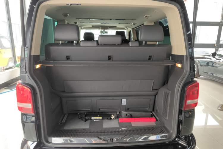 Used Volkswagen Multivan 2014 2.0 TSI Four-Wheel-Drive Executive Edition Trunk