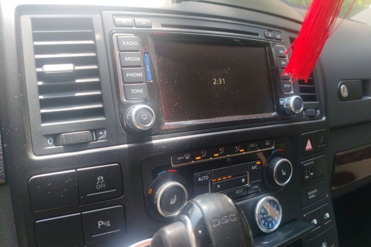 Used Volkswagen Multivan  Audio And AC Panel