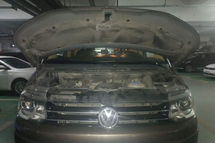 Used Volkswagen Multivan 2014 2.0 TSI Four-Wheel-Drive Executive Edition Engine Bay