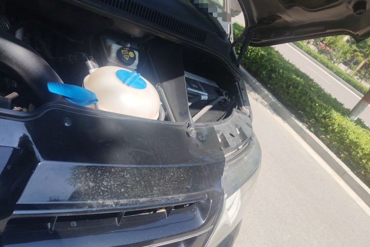 Used Volkswagen Multivan  Engine Bay Left