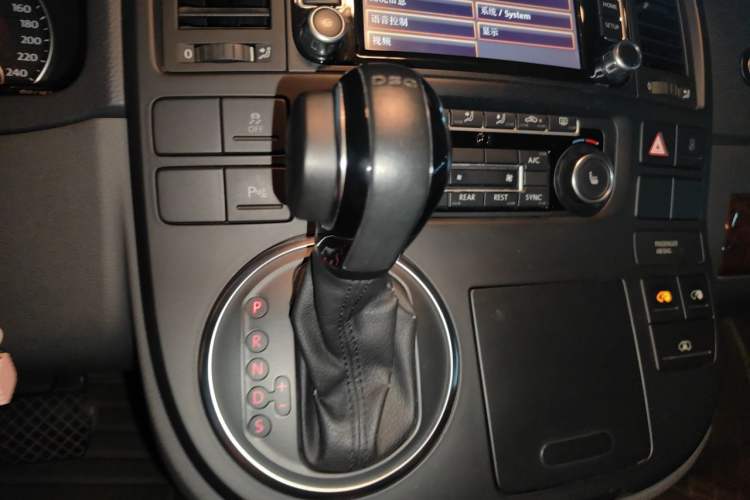 Used Volkswagen Multivan 2014 2.0 TSI Four-Wheel-Drive Executive Edition Gear Lever