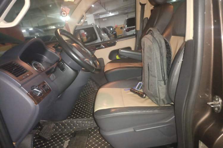 Used Volkswagen Multivan 2014 2.0 TSI Four-Wheel-Drive Executive Edition Left Front Seat