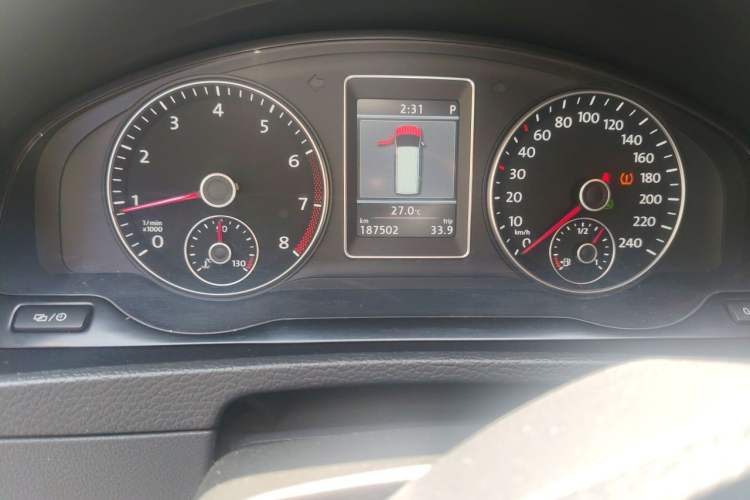 Used Volkswagen Multivan  Odometer Close Up
